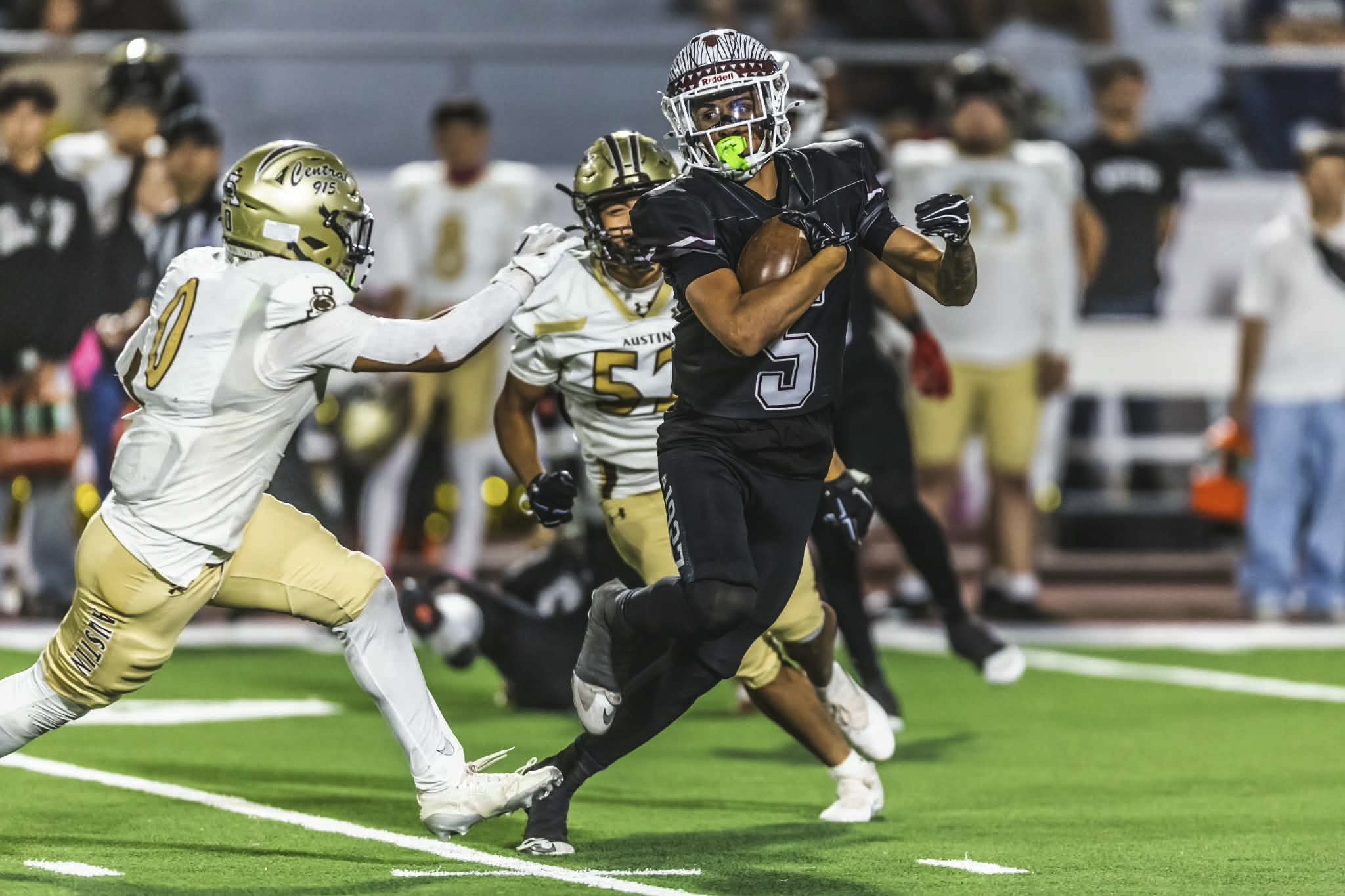 AJ GUZMAN’S PICK-SIX SPARKS YSLETA INDIANS IN 34–28 UPSET OF AUSTIN
