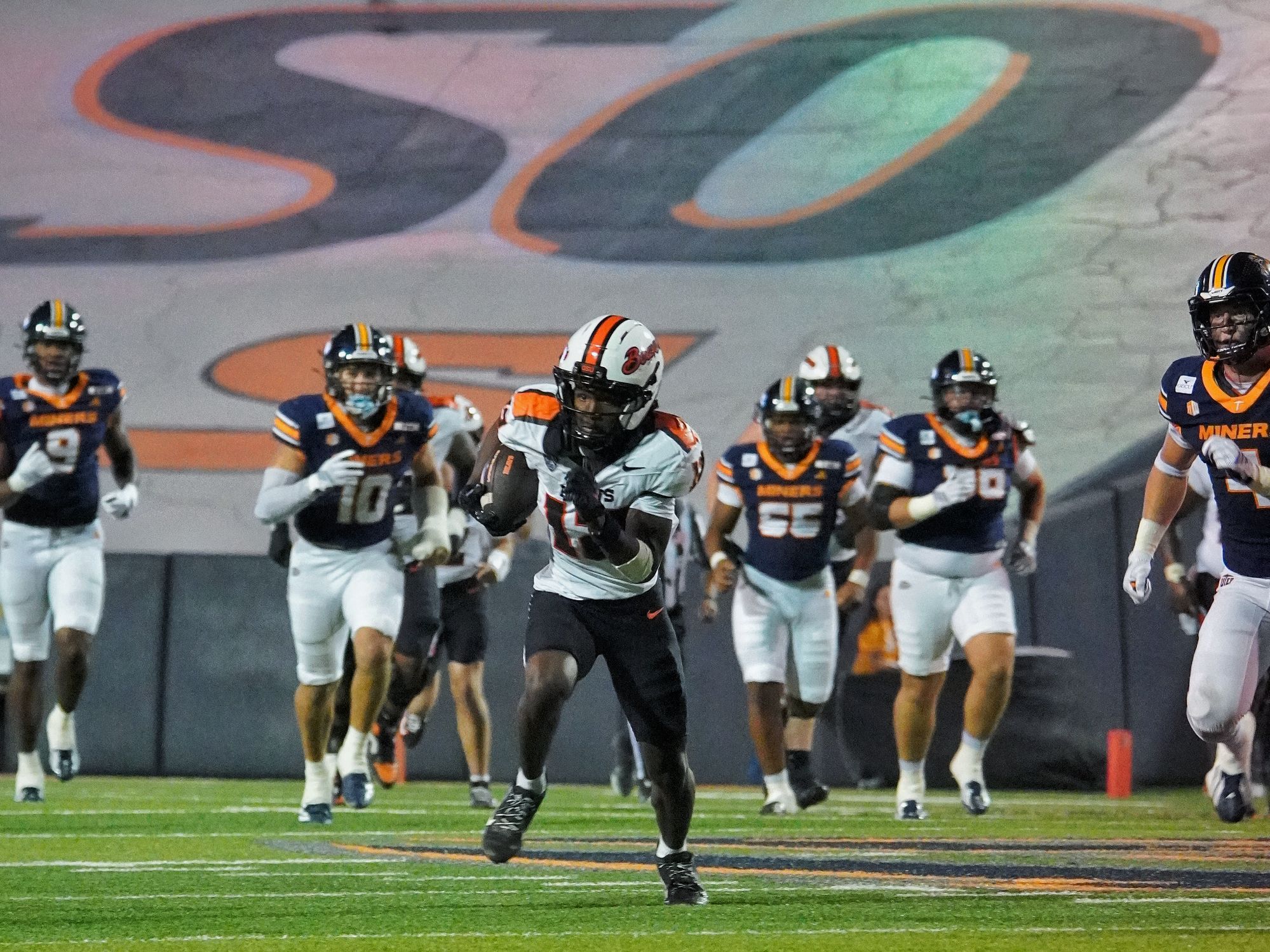BEAVERS SPOIL HOMECOMING: OREGON STATE ROLLS PAST UTEP 33-7